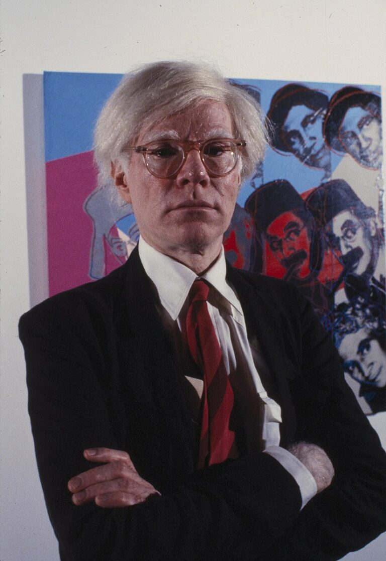 Andy_Warhol_at_the_Jewish_Museum_by_Bernard_Gotfryd_%E2%80%93_LOC-768x1117.jpg
